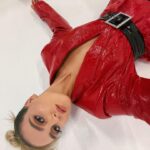 Perrie Edwards Instagram - ¡ʎɐpᴉɹℲ ʇno ƃuos dn ʞɐǝɹq 💔🆙🎶