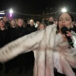 Petra Marklund Instagram - Lite kärlek ut i etern! Och STORT grattis till @izabelleaman som vunnit kappan! 🌬️♥️ #musikhjälpen #oceanoflove #IsabelleDunderÅman #vinnare #peacejackan