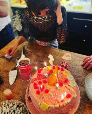Petra Marklund Instagram - 39!💥🦄 Den lilla fick baka💕

Thank you for all the wishes! ❤️❤️❤️