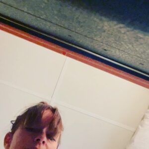 Petra Marklund Instagram - Från och med nu titulera mig Skivbolagbossen. Fett ju??🔥🌪️🌪️ 
Å jag har världens bästa gäng omkring mig. Dröm! Mkt spännande detta🤩 Och nu befinner jag mig i studion å färdigställer lite grejor jag ska bjuda på snart.. kommer mer om det sen helt enkelt🌪️❤️
