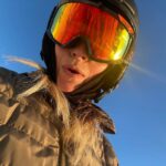 Petra Marklund Instagram - From one view to another!👋 I’m gonna have to do the jumping with my skis on😅🏔️⛷️ The Nervo remix i out! 🫶 #Celebrating20 #NERVO #OceanOfLove #Remix #outnow #victoriafallszimbabwe 🔥🔥🔥