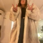 Petra Marklund Instagram – Peacejackan! Vad säger ni om denna då?? 😍

I design av mig och den fantastiska re-make designern @stinaloving ! (Som även gjort kläder till @alicebahkuhnke @zaralarsson @marit_bergman tex) 

Jackan är ett lyxigt vintagefynd (ej riktig päls) Och gjord med kärlek och jag ska bära den när jag kommer å sjunger på sön! 

Vill du ta över denna vita as-snygga isbjörnsdröm i vinter?? In å tävla om den. 50 kr kostar det att vara med och pengarna går till ändamålet. Ingen ska behöva dö av hunger. Jag älskar den så jag måste nog va me å tävla😅 

Ni hittar direkt via länken i min bio! 

#musikhjälpen #ingenskabehövadöavhunger #peacejackan #StinaLoving ☮️✌️