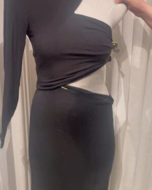 Petra Marklund Instagram - Spana in min klänning jag och @maxjohanstockholm gjorde till min 20 års fest! Det är en gammal polo och strandkjol som blev gala! What u think?? 🤩 

Nästa projekt blir en bolero av en vinterjacka! Får se hur den blir nu🪡🔥