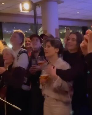Petra Marklund Instagram - Vilken kärlek!!! Tack allihopa❤️❤️❤️Det här tar jag med mig. Att få fira 20 år med er! Vilka livsviktiga kapitel.

Och tack till @malmgrenskakrogen , platsen där jag skrev ett viktigt kontrakt som satte fart på allt. Ni mindes bordet och vad vi åt. Vi kunde inte varit på en finare plats:)

Och alla ni som lyssnar, kommer på konserter och ringer på min telefon för att knipa guldbiljetter! Längtar tills vi ses nästa gång! 5 av er får jag redan se nästa vecka😍🥂

Och sist men inte minst, manager @ditakleman älskar att jobba med dig💎

Hoppas ni gillar EPn🦋

〰️〰️〰️〰️〰️〰️〰️

What love!!! Thank you all ❤️❤️❤️ I carry this with me. To celebrate 20 years with you!! What crucial chapters of life.

And thanks to @malmgrenskakrogen, the place where I signed an important contract that set everything in motion. You remembered the table and what we ate. We couldn't have been in a more prefect place.

And all of you who listen, attend concerts, and call my phone to snag golden tickets! Can't wait until we meet again! I'll already see 5 of you next week😍

Hope you like the EP 🦋

Foto: @stassiey
#AndTheStoryGoes #Ute #Nu!