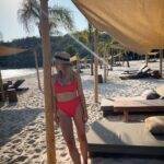 Petra Svoboda Instagram - Tropy jsou ted pry vsude, tak at uz jste u more nebo u rybnika, uzijte si leto!🌞 #holiday #sea #beach #family #bodrum Kaplankaya