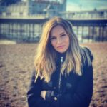 Petra Svoboda Instagram - Posledni rijnove slunce a navic na plazi, to je fajn i kdyz je clovek navleceny v kabate☀️Mejte hezkou nedeli a posunte si cas!😂 #sunday #beach #brighton #pier #uk Brighton Pier