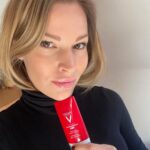 Petra Svoboda Instagram - Plet je dulezitym ukazatelem naseho zdravi a zejmena oblicej a dekolt si zaslouzi kazdodenni peci, protoze jsou nejvice vystaveny skodlivym venkovnim vlivum. Moje rutina jsou proto denní a noční kremy Liftactiv Collagen Specialist s peptidy, vitaminem c a termalni vodou Vichy vulkanickeho puvodu. Redukuji vrasky, snizuji pigmentaci a pomahaji zpevnit kontury obliceje. Podporte svou plet, aby byla krasna tak jak si zaslouzite. @vichylaboratoires #vichyczsk #liftactiv #vichylaboratoires #spoluprace Prague, Czech Republic