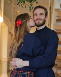 PewDiePie Instagram - God Jul Gamers! 🎄
