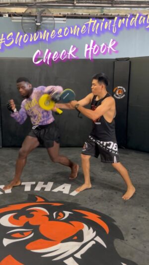 Phil Hawes Instagram - 🚨 #showmesomethinfriday 🚨 

⁉️ Who: @alekseiboxing_coach 

⁉️ What? Check hook 

‼️ If you want to be featured on next weeks episode dm me  #nohype #boxing #ufc
