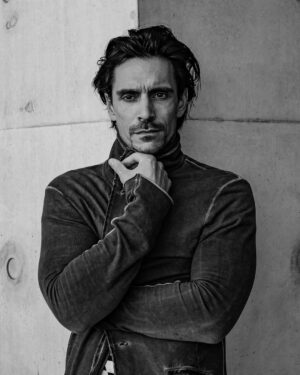 Philipp Christopher Instagram - Black & White & Grey
.
Have a creative start into the week. Montag ist auch ein Tag. Photo by @larsnitsch 💪👏 #blackandwhite #bwphotography #leica #portraitphotography #men @tigha  #fashion