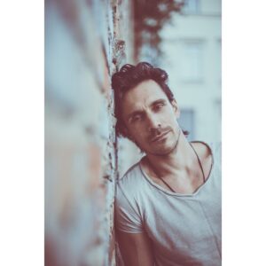 Philipp Christopher Instagram - Against the wall. Photo by @verobielinski 😘😘🙏🙏 #photography #men #challenge #wallsaremeantforclimbing