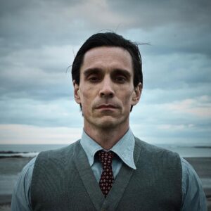 Philipp Christopher Instagram - He never paid much attention to detail. #lonelycollar #kragenweite #actor #character #filminginbelfast 📷 by @thomaskretschmann 😘🙏