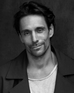 Philipp Christopher Instagram - #wink #allnew 📸 by @koszki_photography 🙏🙏🙏😘 #headshots #headshotphotography #actor #schauspieler #blackandwhitephotography #germanactor