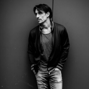Philipp Christopher Instagram - #outofline #nebenderlinie 

by @katjakuhl