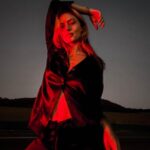 Phoebe Tonkin Instagram - @laperlalingerie day to night 🖤🌹 @amazonluxurystores #amazonluxurystores #ad