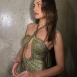 Phoebe Tonkin Instagram - @proenzaschouler @emmajademorrison @yukari.makeup @fa.rm.er @fashiontrustus ✨✨