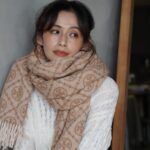 Phoebe Yuan Instagram - 生活一定會有冷冷覺得悲傷想哭的時候， 但更多是同時也出現及時雨的溫暖來到身邊。 @toryburch @imaginextw