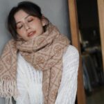 Phoebe Yuan Instagram - 生活一定會有冷冷覺得悲傷想哭的時候， 但更多是同時也出現及時雨的溫暖來到身邊。 @toryburch @imaginextw