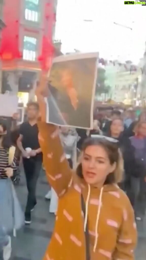 Phoenix Raei Instagram - Watch this! The world over is watching. No Internet No Freedom No Human Rights Be Our Voice🖤 . . . #mahsaamini #mahsa_amini #mahsaaminiمهسا_امینی #mahsa #be_our_voice #be_iranian_voice #iran #iran_needs_help #مهسا_امینی #مهساامینی