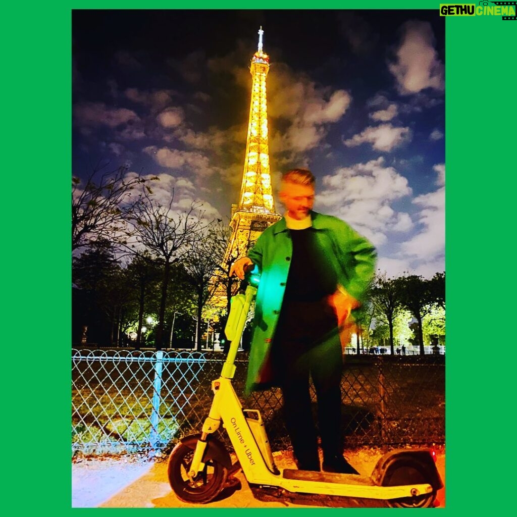 Pierre Lapointe Instagram - Trottinette = Paris = retrouvailles 🛴 🇫🇷 @francoisedouard ❤