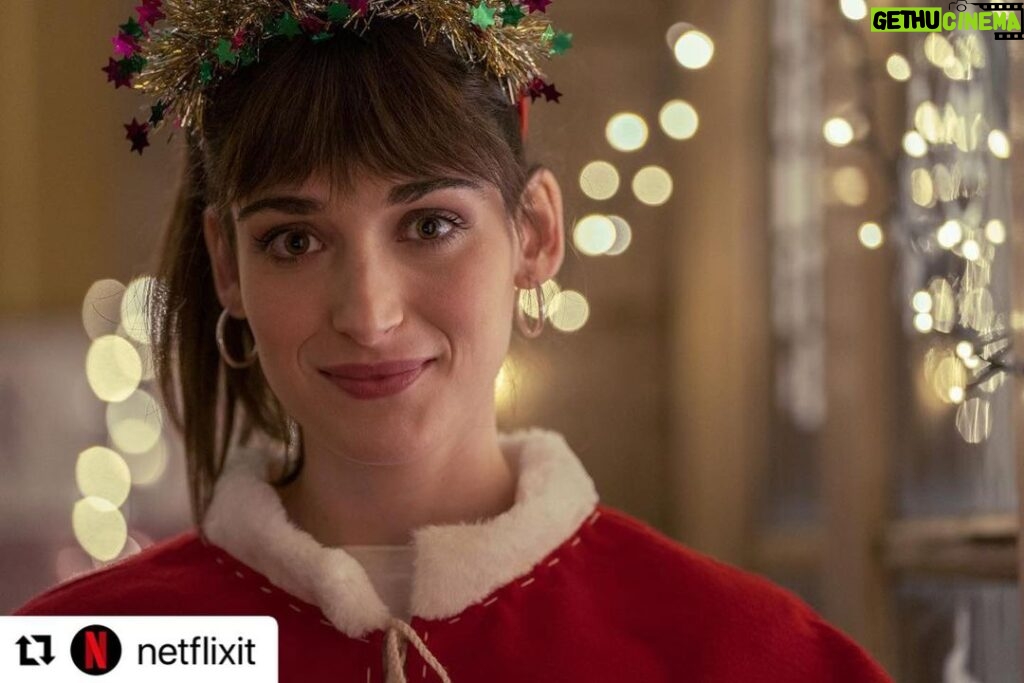 Pilar Fogliati Instagram - Odio il Natale 2 🤶 Dal 7 dicembre su @netflixit 📷 @erikakuenka