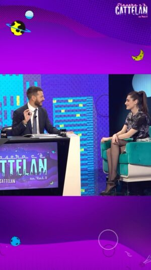 Pilar Fogliati Instagram - A lezione di linguaggio giovanile con @pilarfogliati - volo ✈️

#staseracecattelan Martedì, mercoledì e giovedì in seconda serata su Rai2 e in streaming su RaiPlay 

@raiplay_official @instarai2 #romantiche