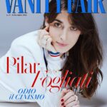 Pilar Fogliati Instagram - La leggerezza che veicola messaggi in maniera più immediata, «perché, come ci ha insegnato il film di Paola Cortellesi, l’ironia è simile alla vita. Provare a sdrammatizzare è un bell’antidoto al rischio di abbandonarsi al cinismo». E poi Io odio il Natale 2, l’amore, l’autostima e la moda dell’attivismo social fine a se stesso. Pilar Fogliati (@pilarfogliati) è la protagonista della cover digitale di Vanity Fair di questa settimana. L’intervista è al link in bio Intervista di @mariomanca89 Foto di milli_madeleine Abito, @gcdswear. Gioielli, @crivelliofficial Make-up, @fulviatellone - @simonebelliagency Hair, @cotrilspa