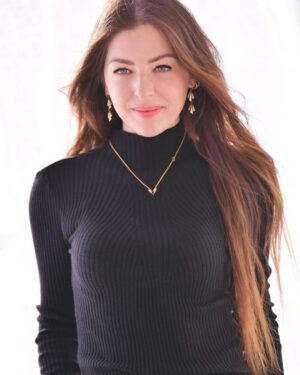 Pinar Toprak Instagram - I finally have new headshots! Those that know me know how much I hate being in front of any sort of camera with all my heart. It’s seriously anxiety inducing for me.  But the wonderful @sandrinegomezphotography took this composer out of her natural habitat and made me feel so comfortable and captured me wearing something other than sweatpants (almost, I think I wore them in a couple of pictures 😅) Thank you, Sandrine, you’re amazing! 💖

Which one of these you guys like the most?