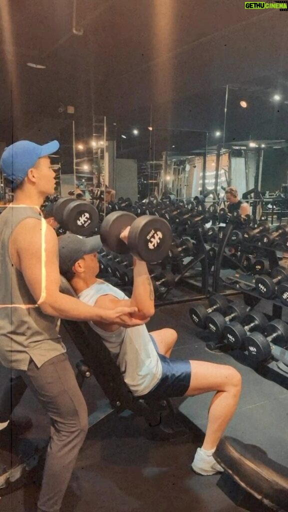 PoLin Tung Instagram - 5/1勞動節跟Simon 繼續練心功 💪🏼 好客HOWKIND Fitness