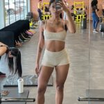 Pocah Instagram - Pós treino com a @teamcarolvaz eu fico assim.. no pique!!!! Já aprenderam barulhinho? Essa coreo tá um cardio tá kkkk