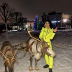 Polina Gagarina Instagram – С Наступающим Новым годом, друзья! Пусть он будет тёплым, душевным и ярким! И , если с оленями , то только с такими 🦌 #полинагагарина #гагаринапоехали