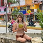 Poqssi Instagram - Avant je n’aimais pas la noix de coco mais ça c’était avant
