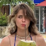 Poqssi Instagram - Avant je n’aimais pas la noix de coco mais ça c’était avant