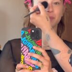 Poqssi Instagram - La série NUDES de @andrea_bescond est dispo aujourd’hui sur @primevideofr❣️un plaisir de faire partie de ce beau projet sensibilisant sur le cyberharcèlement. 87% des 18-24 ans seraient concernés par des actes de pornodivulgation. Force et amour à toutes les victimes de ça peu importe la manière dont ça s’est passé 💘🌈⭐️✨