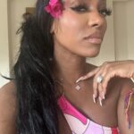Porsha Williams Guobadia Instagram - I had a moment a couple days ago when I notice some aging in my face. Botox or whatever doesn’t change the test of time. I was noticing my neck and my eyes and honestly I feel so blessed to still be here! I think i’m thinking about life so much because this year i’ll be 43 the same age I lost my dad. Life is so precious and i try very hard to live it to its fullest and take in every moment🙏🏾❤️ Even though Life can take you through twist and turns all I can say is BUT GOD🙌🏾 !! I Thank God for my life and my journey … The best is yet to come! #FineWine #GiftOfAging #MeaningfulBeauty @meaningfulbeauty Oh and my sweet ( my life saver) my baby girl gave me these flowers out of our garden. 🌺🌺🌺 Oh and no this song has nothing to do with this post… just flexing my age because we 40+ know good music !!! You youngins could NEVAAAA😁😎😝 Lashes: @nae_lovebeauty