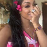 Porsha Williams Guobadia Instagram - I had a moment a couple days ago when I notice some aging in my face. Botox or whatever doesn’t change the test of time. I was noticing my neck and my eyes and honestly I feel so blessed to still be here! I think i’m thinking about life so much because this year i’ll be 43 the same age I lost my dad. Life is so precious and i try very hard to live it to its fullest and take in every moment🙏🏾❤️ Even though Life can take you through twist and turns all I can say is BUT GOD🙌🏾 !! I Thank God for my life and my journey … The best is yet to come! #FineWine #GiftOfAging #MeaningfulBeauty @meaningfulbeauty Oh and my sweet ( my life saver) my baby girl gave me these flowers out of our garden. 🌺🌺🌺 Oh and no this song has nothing to do with this post… just flexing my age because we 40+ know good music !!! You youngins could NEVAAAA😁😎😝 Lashes: @nae_lovebeauty