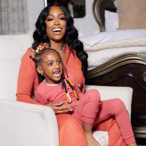 Porsha Williams Instagram - 🥰Blessing to everyone on this beautiful day!!! I’m so thankful for my family and all the love in my life. Sending lots of love and warmth to everyone today ❤️🙏🏾 @pilarjhena my heart outside my body !! #HappyHolidays #AMothersLove

Hair: @gonakedhair 
📸 @rarifilmz
Pj Braids: @braidsbyshellbeanz_ 
Outfits: @amazon storefront link in my Bio!!