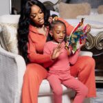 Porsha Williams Guobadia Instagram - 🥰Blessing to everyone on this beautiful day!!! I’m so thankful for my family and all the love in my life. Sending lots of love and warmth to everyone today ❤️🙏🏾 @pilarjhena my heart outside my body !! #HappyHolidays #AMothersLove Hair: @gonakedhair 📸 @rarifilmz Pj Braids: @braidsbyshellbeanz_ Outfits: @amazon storefront link in my Bio!!