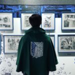 Potter King Instagram - 牆內、牆外， 你選擇哪一邊作為你人生的起點？ 今天去朝聖了進擊的巨人展！ 大滿足🤩 展覽裡面有很多用心設計的經典場景可以拍照，還有作者諫山創老師的原稿以及深度訪談影片可以觀賞，搭配影音讓人有身歷其境的體驗😎 如果你也是喜歡巨人的動漫迷， 不去朝聖一下說不過去吧🤩 展覽位置： 高雄左營新光三越百貨十樓 #進擊の巨人展
