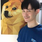 Potter King Instagram - 這兩天因為好油案的新聞，有觀眾私信詢問我怎麼看？ 這話題跟特報也沒關係，本來是也沒想發文討論， 畢竟這種事還能怎麼看？就笑著看啊！哈哈哈哈哈 好油自導自演被抓，作為一個吃瓜群眾當然是想說3好加1好，活該。 但因為事件裡面提到了Surfshark VPN， 也有網友問我對方怎麼用VPN還被抓？ 作為長期使用VPN的用戶兼被贊助的創作者，這部分我得講幾句。 先聲明不是要鼓勵大家拿來做壞壞的事， 不過這事件真的和Surfshark沒關係。 各位可以細看一下新聞報導， 內容是說許某自以為用VPN可以跳接IP不會被查到， 但關鍵是他原始登入的電子足跡，早就暴露他的所在地。 更白話一點來說就是，資安知識不足。 該帳號以前曾在沒使用VPN的狀態登入過， 因此檢警只要獲得帳號完整活動紀錄，自然可以反查到。 而遇到重大案件時，平台通常也的確會配合提供檢警調閱資料。 雖然有心要避的話，真的也是有其方法。 只是就不在這把詳細步驟寫出來了，畢竟工具是看人用的。 像刀一樣，有些人用來料理美食，有些人用來傷人。