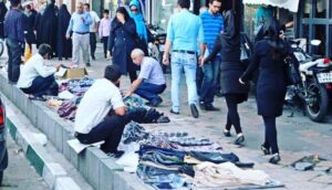 Poulad Kimiayi Instagram - دیروز از میدان تجریش عبور میکردم و دیدم ماشینهای شهرداری همه جا حضور دارند و دست فروشان رو جمع کردن تا به جایی مناسب منتقل بشن که براشون تدارک دیدن کاری بسیار با ارزش و درست از شهرداری محترم امیدوارم هم شاهد کسب و‌کار دست فروشان باشین هم خیابان‌ها و پیاده رو ها و مغازه دارد ها در شرایط بهتری قرار گیرند #کارخوب#دست_فروشان #شهرداری_تهران