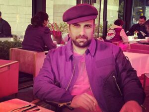 Poulad Kimiayi Instagram - موفقیت هایی که نصیب افراد صبور می شود
همان هایی هستند که توسط افراد عجول رها شده اند
“آلبرت انیشتین”

#pouladkimiai #masoudkimiai #پولادکیمیایی #مسعودکیمیایی #farherandson #izmir