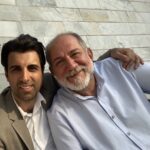 Poulad Kimiayi Instagram - بدرود آتيلاي عزيزم تو هم سايه ات كم شد از روي سر ما . روزهاي خوشي داشتيم با هم و از صميم قلب ناراحت هستم. خيلي جات خاليه هر جا رفتي جات از اينجا بهتره روحش شاد و يادش گرامي #آتيلا_پسياني 🖤