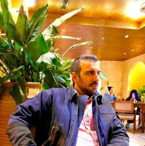 Poulad Kimiayi Instagram - انشالله همه شما خوشبخت بشین (سخنی از بنده وقتی چیزی به ذهنم نمیرسه کپشن کنم ) 🙃 #پولادکیمیایی #dinner