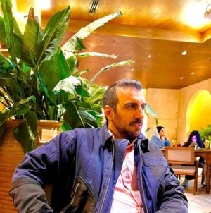 Poulad Kimiayi Instagram - انشالله همه شما خوشبخت بشین (سخنی از بنده وقتی چیزی به ذهنم نمیرسه کپشن کنم ) 🙃  #پولادکیمیایی #dinner