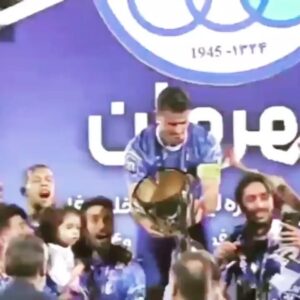 Poulad Kimiayi Instagram - 💙💙🎉👑🍻👏🏆🥇💪🏻#استقلال#تاج#اس_اس_آسیایی #قهرمانی
@voriaghafuri_official 
@farhaddddddd @esteghlal.fc.official