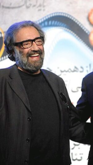 Poulad Kimiayi Instagram - با سلامهمین  دوشنبه ساعت ۲۲ آرزوی دیدن شما رو داریم در سینما فرهنگ #سینما_فرهنگ #لامینور #داریوش_مهرجویی