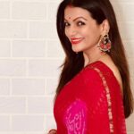 Prachee Shah Instagram - New beginnings are always fun… 😊❤️ Wishing you all a very happy new year, full of fresh starts and successful completions 😇 . . #newyear #festive #diwali #traditional #me #pracheeshahpaandya