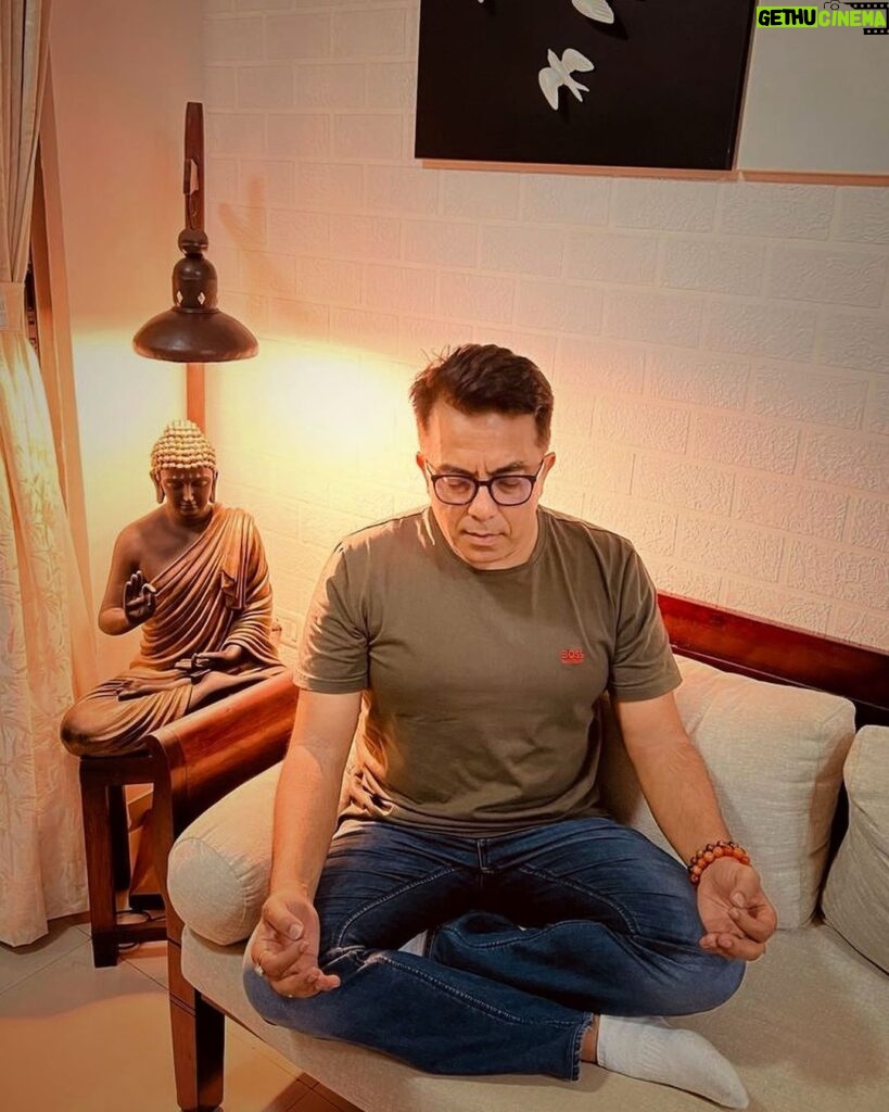 Prachee Shah Instagram - Happy Birthday to my very own ‘Buddha’ statue …😇♥ Meditating is celebrating 😃 … and happiness is believing की हर किसी के मन में है विश्वास 😇😊 . I ❤ you @vishwaspaandya #happybirthday #love