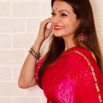 Prachee Shah Instagram - New beginnings are always fun… 😊❤️ Wishing you all a very happy new year, full of fresh starts and successful completions 😇 . . #newyear #festive #diwali #traditional #me #pracheeshahpaandya